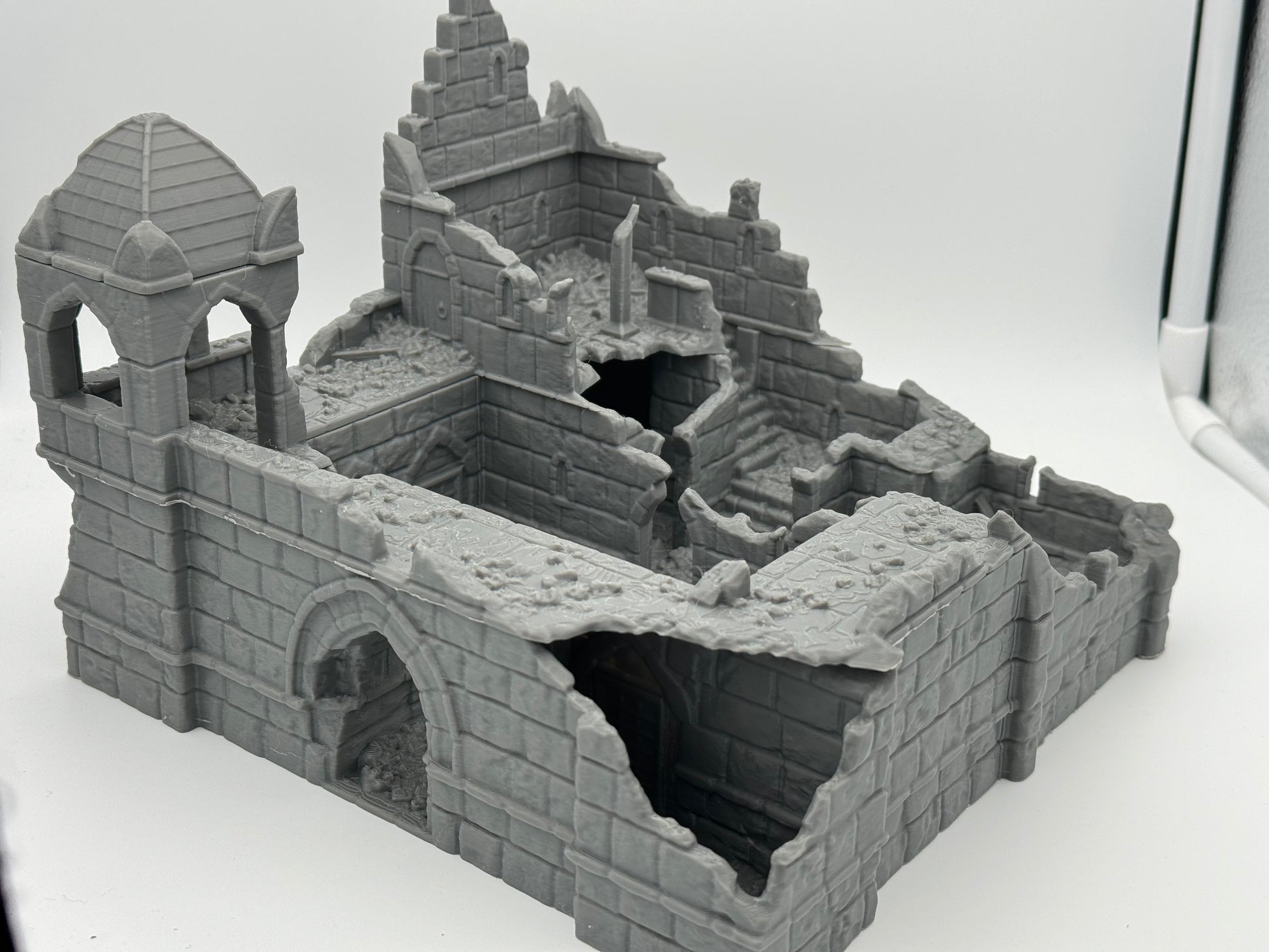 Photo du produit Tabletop 28mm The Printing Goes Ever On (TPGEO) 0 : Ruines de la caserne Ivory City - Bâtiment du royaume de Gonthan - Terrain de table Ruines de caserne