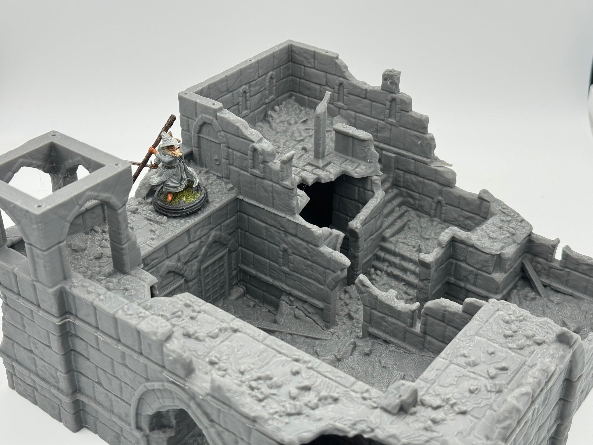 Photo du produit Tabletop 28mm The Printing Goes Ever On (TPGEO) 0 : Ruines de la caserne Ivory City - Bâtiment du royaume de Gonthan - Terrain de table Ruines de caserne