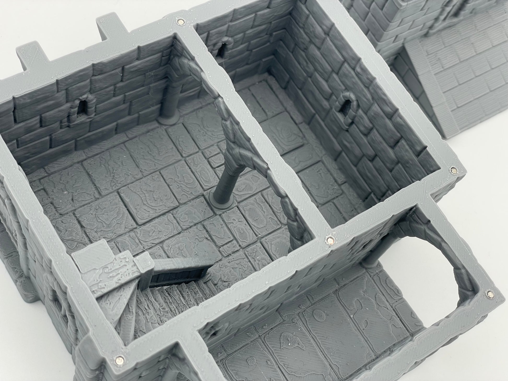 Photo du produit Tabletop 28mm The Printing Goes Ever On (TPGEO) 0 : Maison médiévale A - Bâtiment en pierre du royaume humain de Gonthan - Terrain praticable