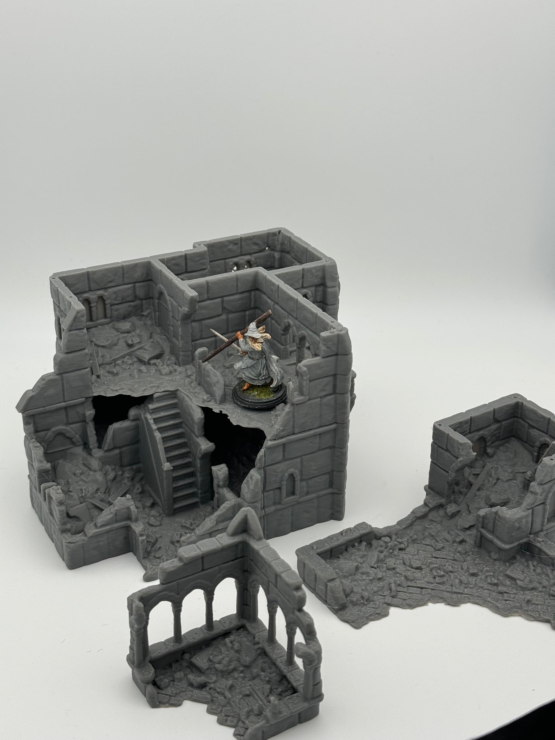 Photo du produit Tabletop 28mm The Printing Goes Ever On (TPGEO) 0 : Ruines de la mairie de la ville d'ivoire - Bâtiment du royaume de Gonthan - Terrain de mairie Tabletop
