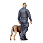 Diorama Modellbau Produktfoto 3: Stehende Figur: Polizist in Einsatzkleidung mit Diensthund (Ref. Nr. 524)