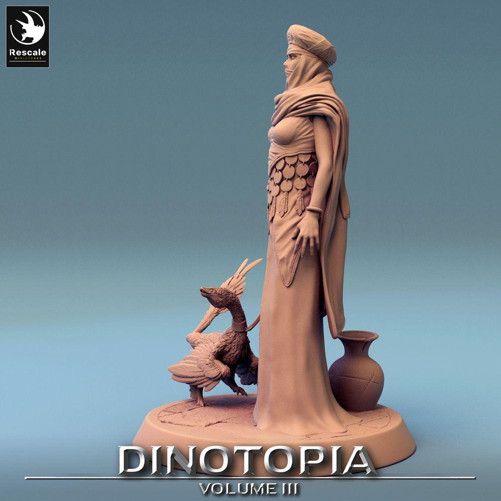 Photo de produit Tabletop 28mm Lord of the Print (LotP) 0 : Figurine fantastique : Nomade du désert et maîtresse des bêtes avec dinosaure à plumes - Ranger, chef de tribu, éclaireuse (24_06_E13)