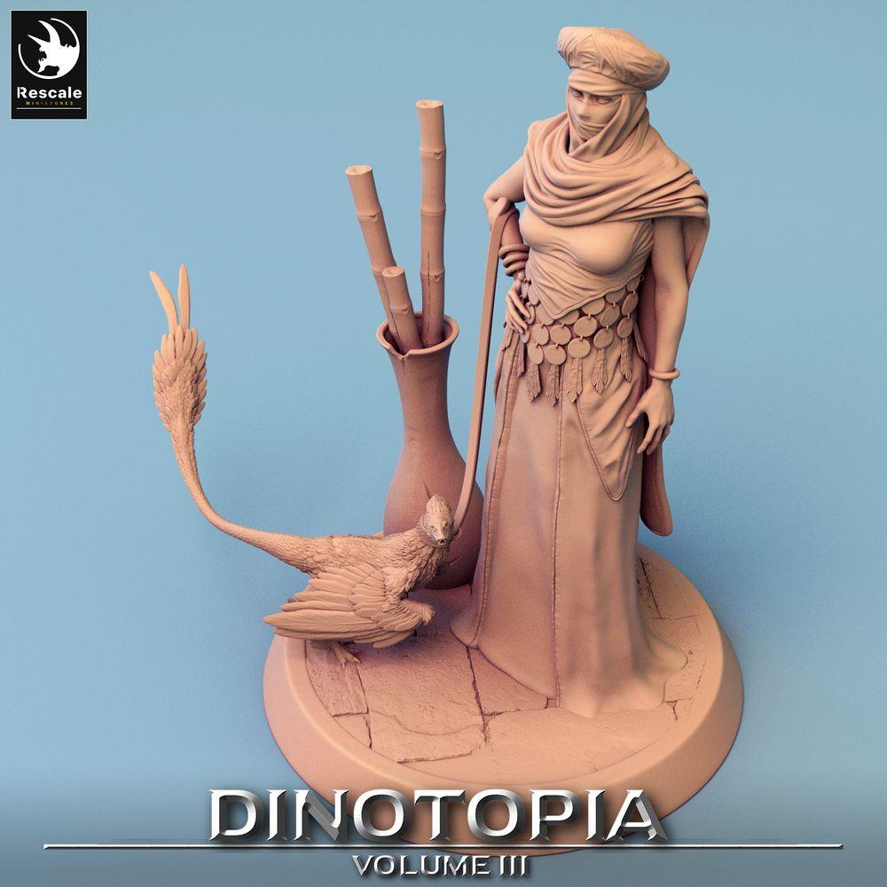 Photo de produit Tabletop 28mm Lord of the Print (LotP) 0 : Figurine Fantasy : Nomade du désert et Maîtresse des bêtes avec dinosaure à plumes - Ranger, Cheffe de tribu, Éclaireuse (24_06_E13)