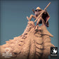 Photo de produit Tabletop 28mm Lord of the Print (LotP) 0 : Miniature Tabletop : Chasseur de dragons sur crâne de wyverne, combattant à la lance et dompteur de bêtes, diorama de boss monster (24_03_K2)