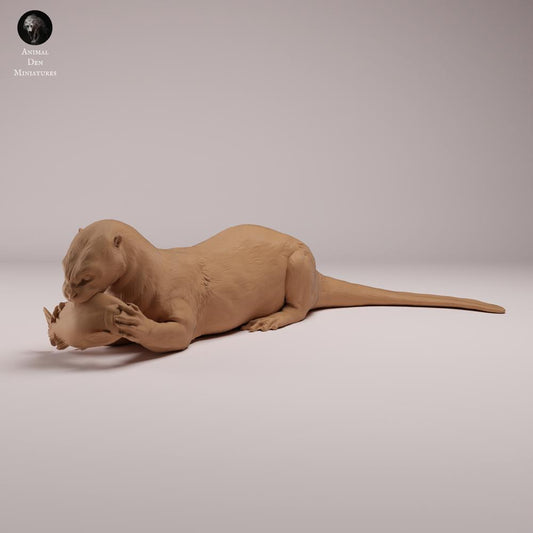 Photo produit figurine animale Animal Den Miniatures 0 : figurine d’animal sauvage : Loutre géante - en train de manger (26_08_03)