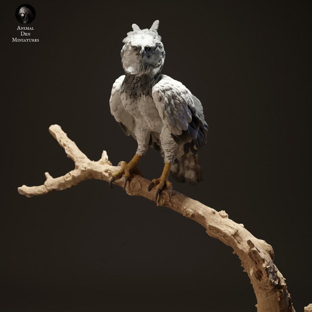 Photo du produit, figurine animale Animal Den Miniatures 2 : Harpie, figurine d’oiseau de proie, assise sur une branche (23_06_01)