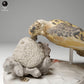 Photo du produit Figurine animale Animal Den Miniatures 2 : Figurine d’animal marin : tortue imbriquée - en train de manger (24_05_04)