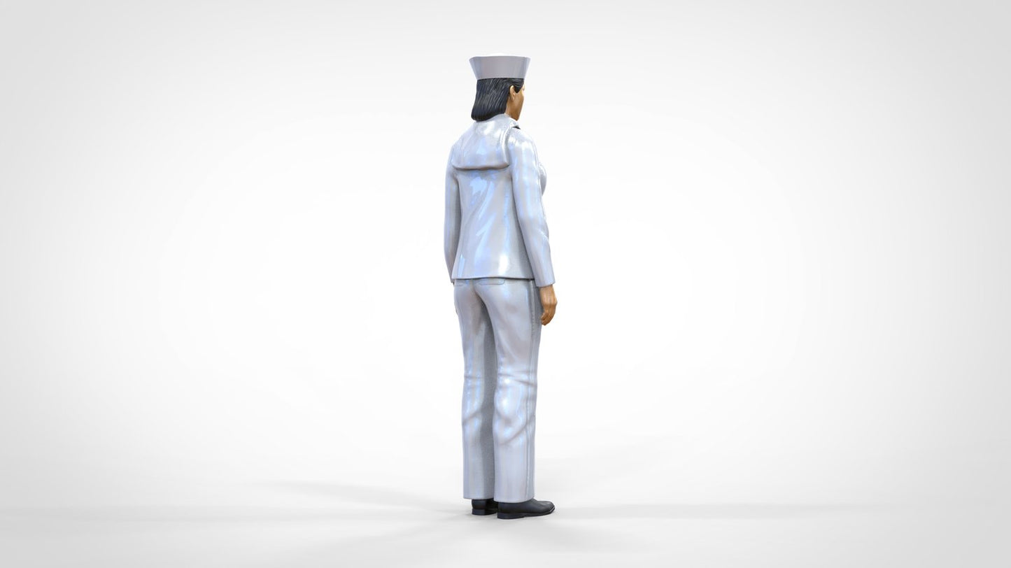 Photo produit 0 : Marin femme : Femme de mer en uniforme se tient en position