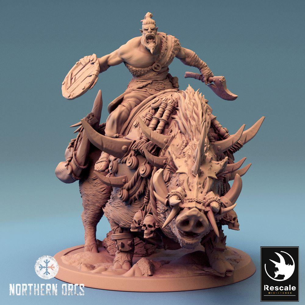 Photo de produit Tabletop 28mm Lord of the Print (LotP) 0 : Miniature Tabletop : Seigneur Ork sur Sanglier - Orc Warlord, Cavalier de Sanglier, Bestienreiter avec hache et bouclier rond (24_04_T)