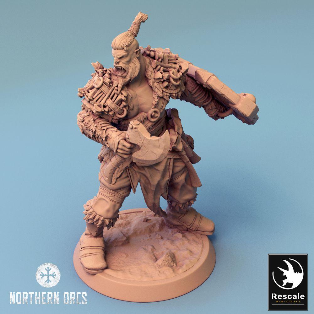 Image de produit Tabletop 28mm Lord of the Print (LotP) 0 : Miniature Tabletop : Guerrier Ork avec hache et bouclier - Berserker, Champion, Chef de guerre, Leader hurlant (24_04_H4)