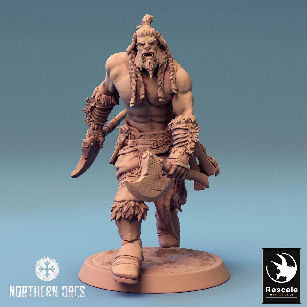 Produktfoto Tabletop 28mm Lord of the Print (LotP) 0: Tabletop Miniatur: Ork Krieger mit Axt und Hakenklinge, Orc Berserker, Axtkämpfer im Vormarsch (24_04_H5)
