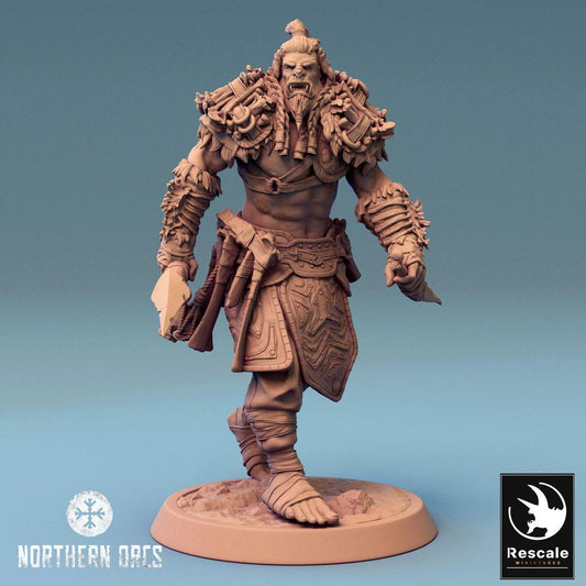Photo de produit Tabletop 28mm Lord of the Print (LotP) 0 : Miniature Tabletop : Guerrier/Boss Orc, Barbare et Berserker avec Dague, en Charge (24_04_G3)