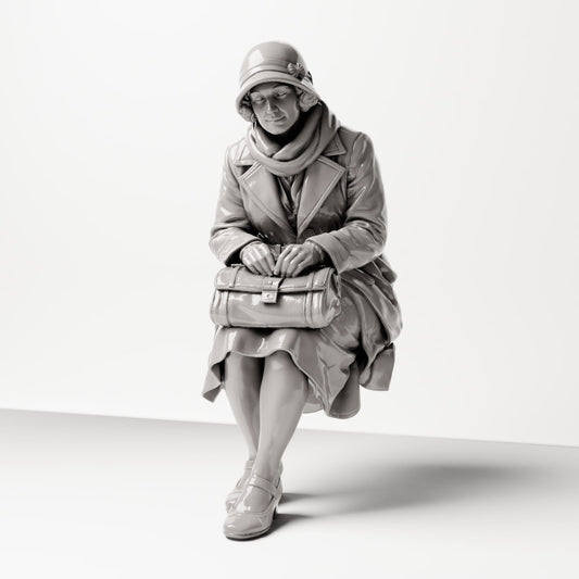 Diorama modélisme photo de produit 0 : Figurine assise : Femme assise sur le bord d'un banc avec un sac à main, années 1920-1930, salle d'attente, gare (sc08)