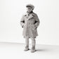 Diorama Modélisme Photo de produit 0 : Figurine de diorama historique : Jeune attendant avec casquette et manteau, fin des années 1920 (sc10)