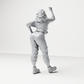Diorama Modellbau Produktfoto 1: Stehende Figur: Frau mit erhobenem Arm & Hand an der Hüfte (a157)