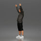 Photo produit de modélisme pour diorama 2 : figurine debout : manifestant avec bannière, sweat à capuche, short et chaussures de sport (a179)