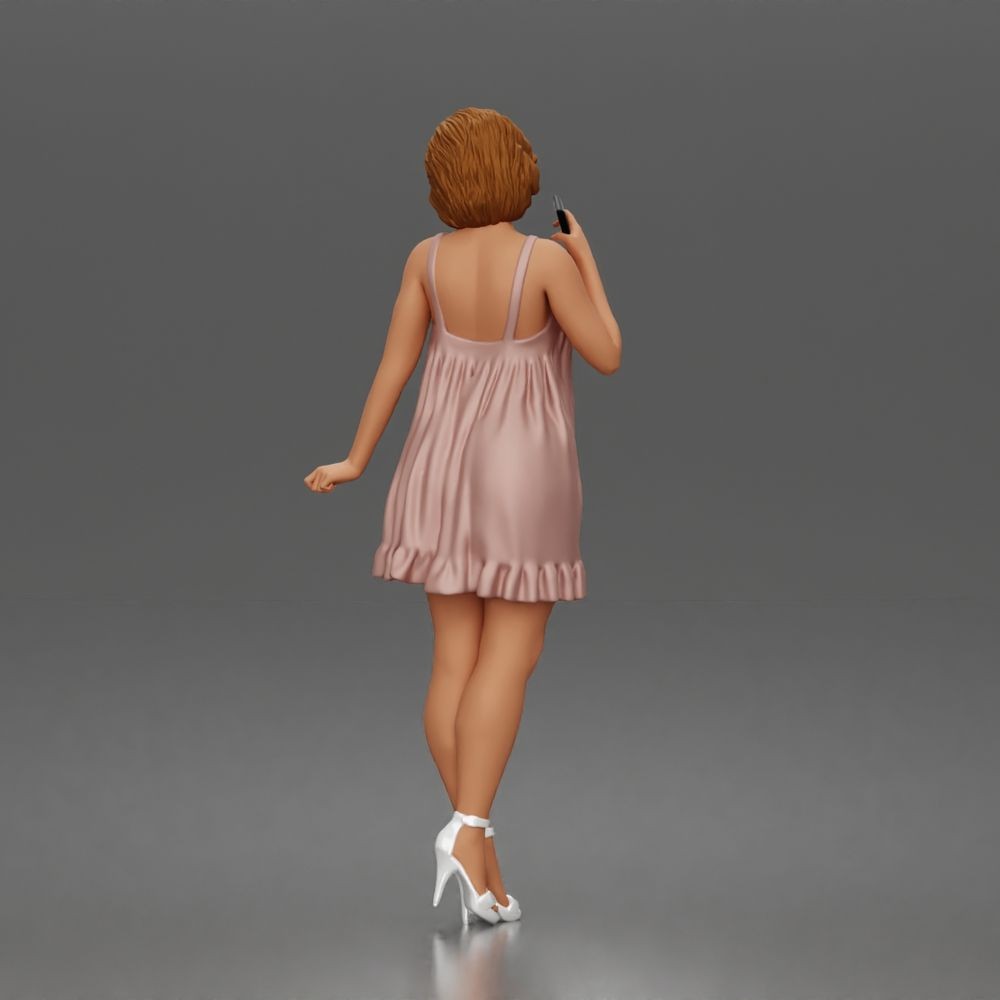 Diorama Modellbau Produktfoto 2: Stehende Figur: Frau im kurzen Kleid mit Mobiltelefon & Absatzschuhen (a180)