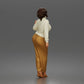 Diorama Modellbau Produktfoto 2: Stehende Figur: Frau mit Rollkragenpullover, weiter Hose & Plateauschuhen (a176)