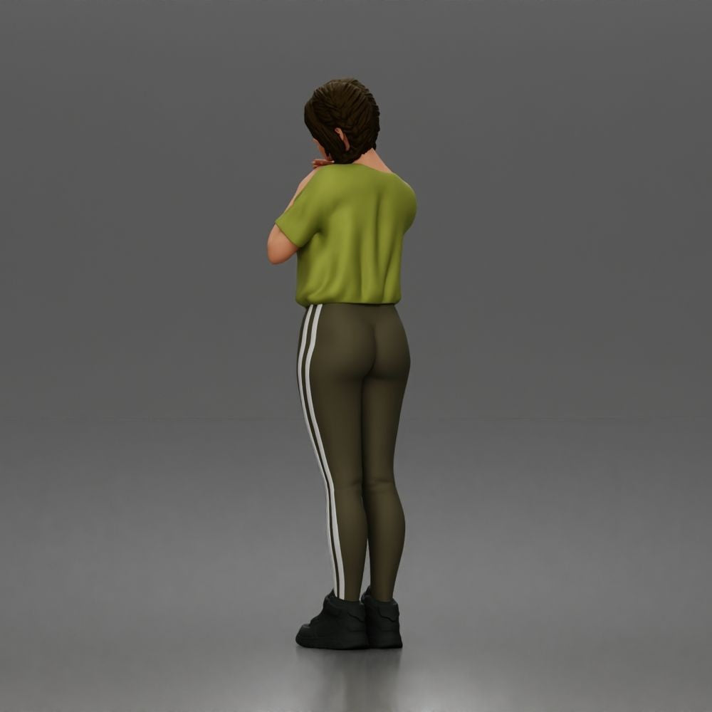 Diorama Modellbau Produktfoto 2: Stehende Figur: Frau mit geflochtenem Haar, T-Shirt, Leggings & Sneakers (a194)
