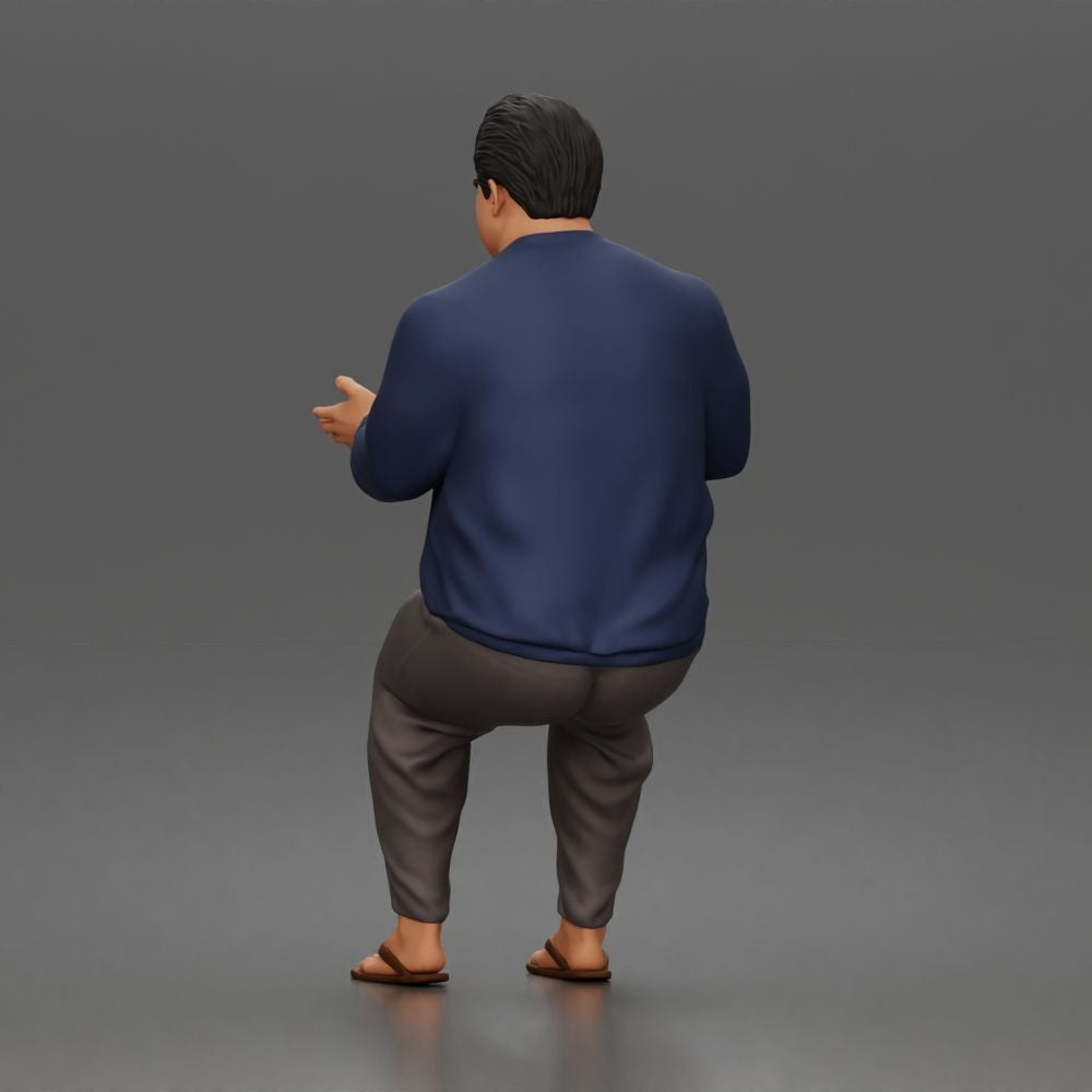 Photo produit de modélisme de diorama 4 : figurine assise : homme gesticulant avec pull, pantalon et tongs (a165)