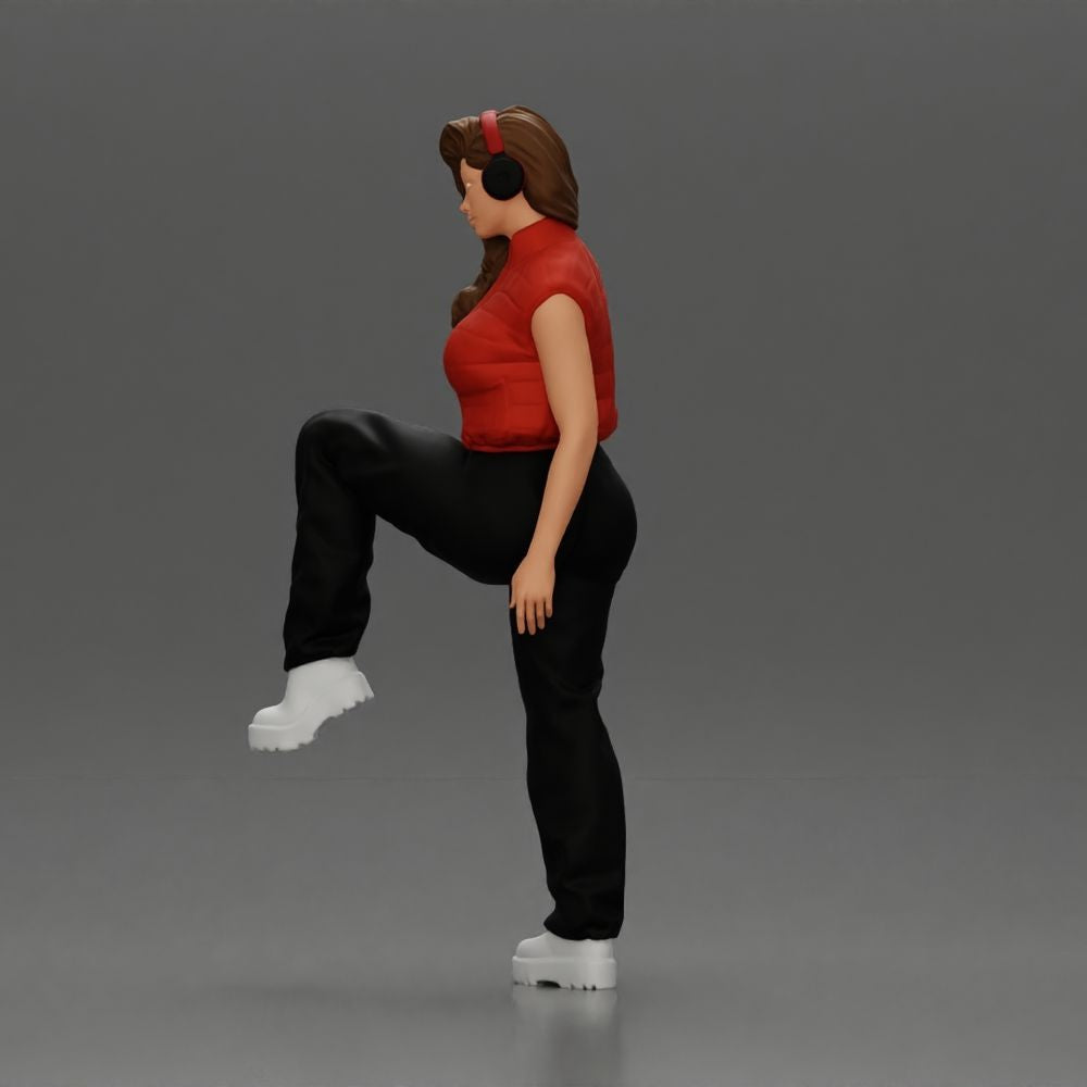 Diorama Modellbau Produktfoto 5: Stehende Figur: Frau mit Kopfhörern & weitem Streetwear-Outfit, Bein angehoben (a164)