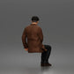 Diorama Modellbau Produktfoto 4: Sitzende Figur: Älterer Mann mit Mütze & Jacke (a210)