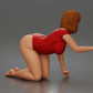 Photo produit de modélisme de diorama 5 : figurine agenouillée, femme en body, le buste penché vers l’avant et une main au sol (a175)