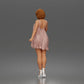 Diorama Modellbau Produktfoto 5: Stehende Figur: Frau im kurzen Kleid mit Mobiltelefon & Absatzschuhen (a180)