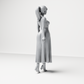 Photo produit de modélisme pour diorama 8 : figurine debout : femme avec haut à épaules dénudées et longue jupe plissée (a181)
