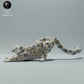 Photo du produit, figurine animale Animal Den Miniatures 0 : animal sauvage, figurine de léopard des neiges - s’étirant (22_12_19)
