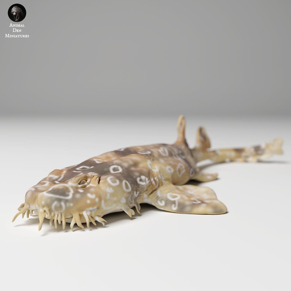 Photo produit figurine animale Animal Den Miniatures 2 : Animal marin Figurine animale : requin tapis tacheté (24_06_04)