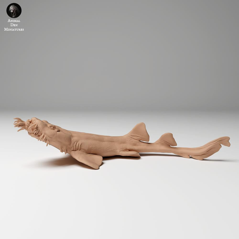 Photo produit figurine animale Animal Den Miniatures 0 : figurine d’animal marin : requin-tapis tacheté - en chasse (24_06_05)