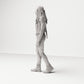 Stehende Figur: Schwertkämpferin mit Weste, Hose und Schwert auf dem Rücken (Ref. Nr. 493) - vollständige Studioansicht 3