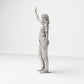 Stehende Figur: Passant im Freizeitoutfit winkend (Ref. Nr. 504) - vollständige Studioansicht 2