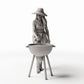 Diorama Modellbau Produktfoto 0: Stehende Figur: Frau mit Grillzange am Kugelgrill (Ref. Nr. 534)
